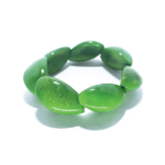 Bracciale elasticizzato in avorio vegetale, colore verde. – TAYA