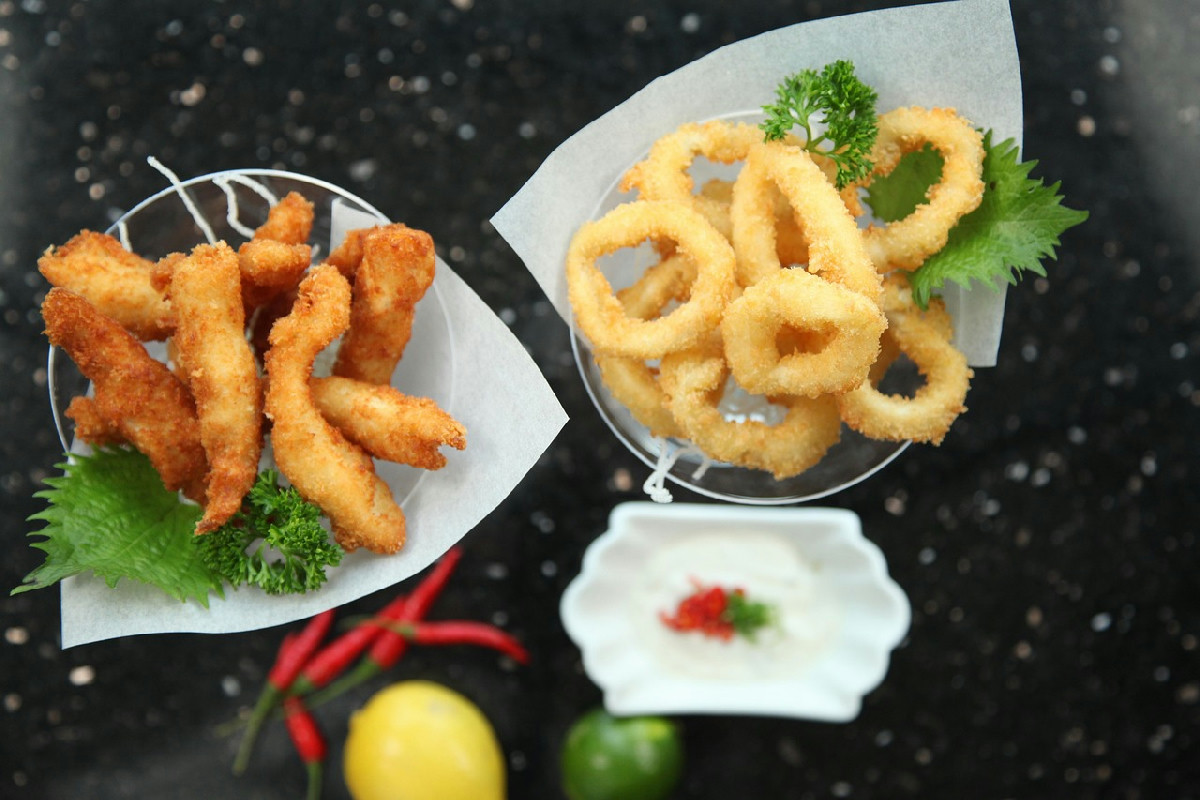 Frittura dorata e leggera come al ristorante: così ottieni crocchette e calamari asciutti